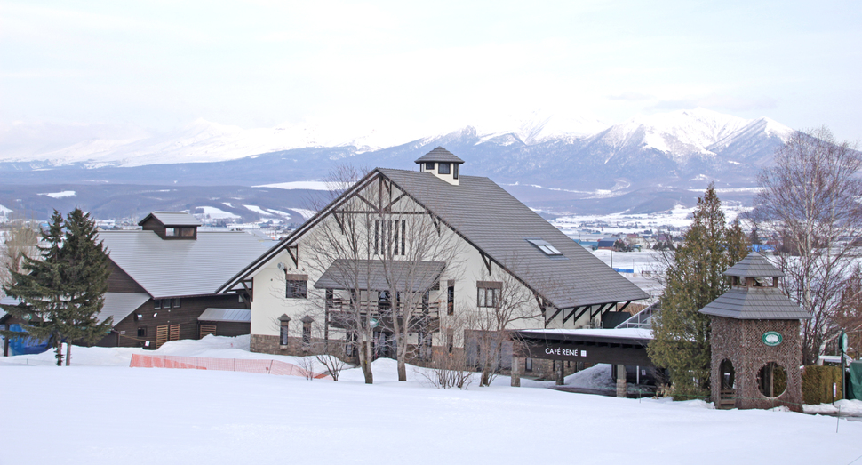 少しずつ雪がとけてきて、だんだん地面が近く感じられてきました