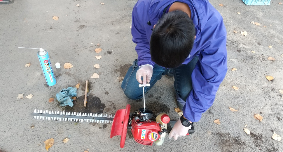 頑張ってくれた機械の整備中です