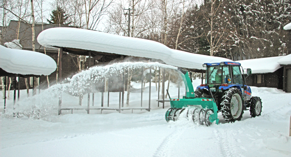 ”オーガ”という輪の部分で雪を集めて飛ばします