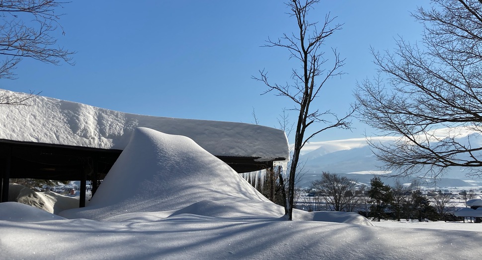 パッサージから降ろした雪が繋がりました