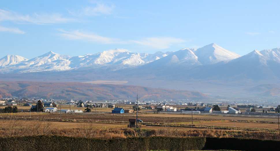 雪化粧が美しい十勝岳連峰